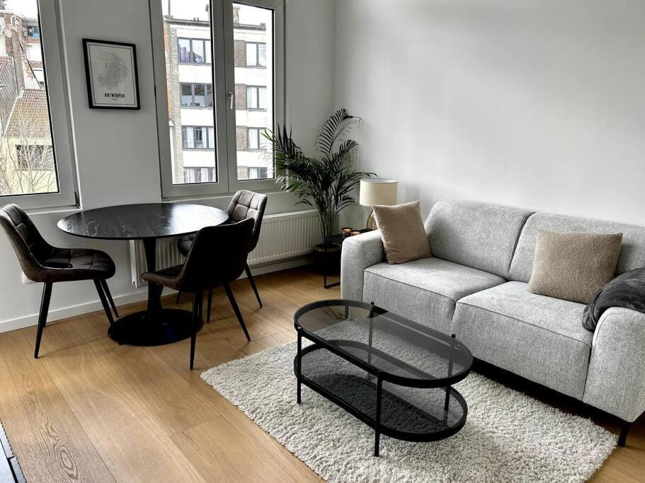 Apartment Near Central Station Antwerpen Bagian luar foto