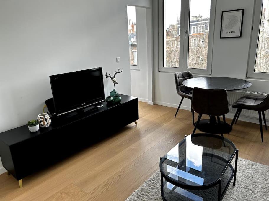 Apartment Near Central Station Antwerpen Bagian luar foto